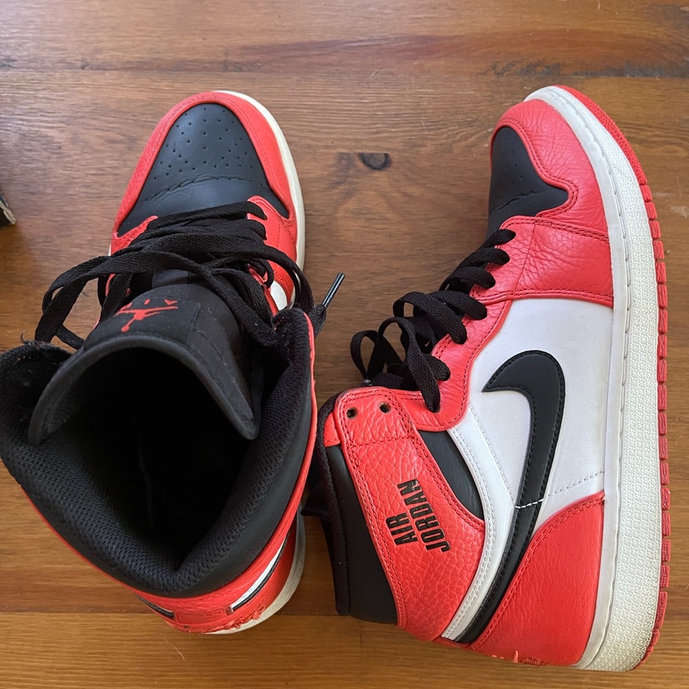 Air Jordan 1 Mid | Men | US 9.5